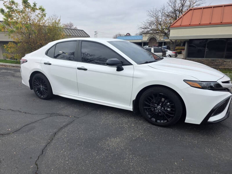 2022 Toyota Camry Hybrid SE