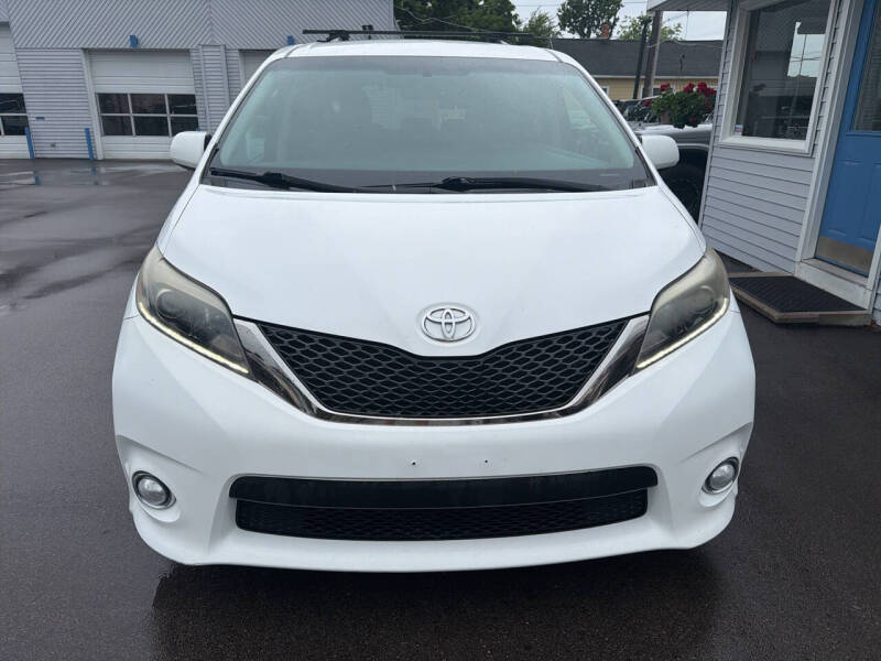 2017 Toyota Sienna SE Premium 8-Passenger