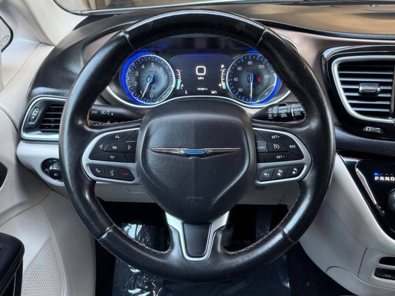 2017 Chrysler Pacifica Touring-L Plus