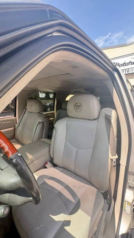 2005 Cadillac Escalade ESV Platinum Edition