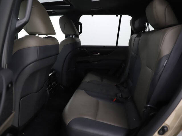2025 Lexus LX 700h Overtrail