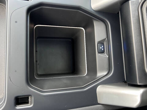 2023 Land Rover Defender 130 SE