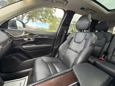 2018 Volvo XC90 T6 Momentum