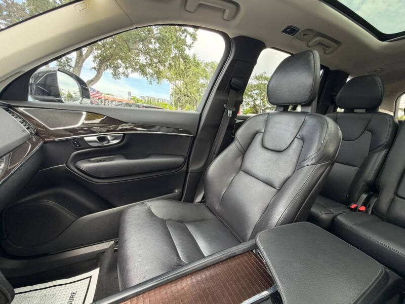 2018 Volvo XC90 T6 Momentum
