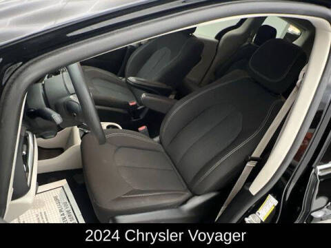 2024 Chrysler Voyager LX
