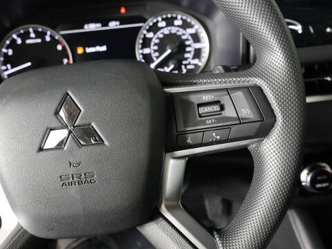 2025 Mitsubishi Outlander ES