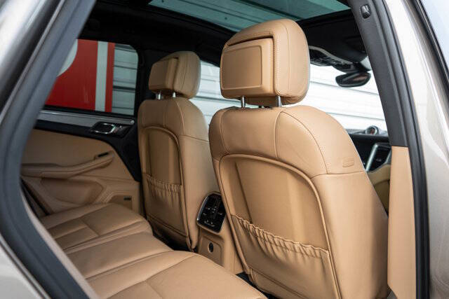 2017 Porsche Macan 37