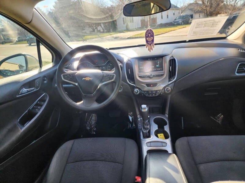 2017 Chevrolet Cruze LT Auto
