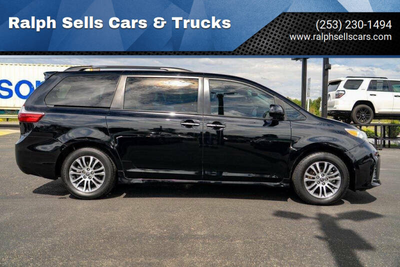 2020 Toyota Sienna XLE's photo