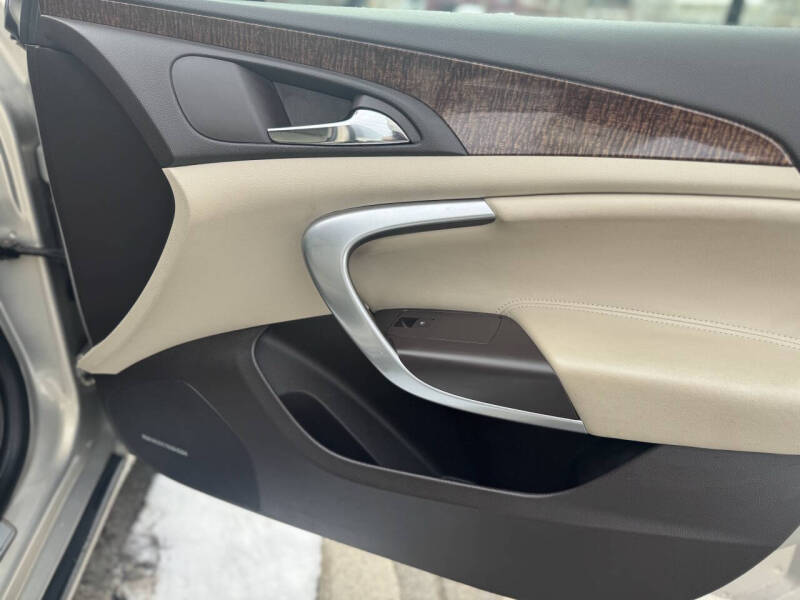 2012 Buick Regal Premium 2