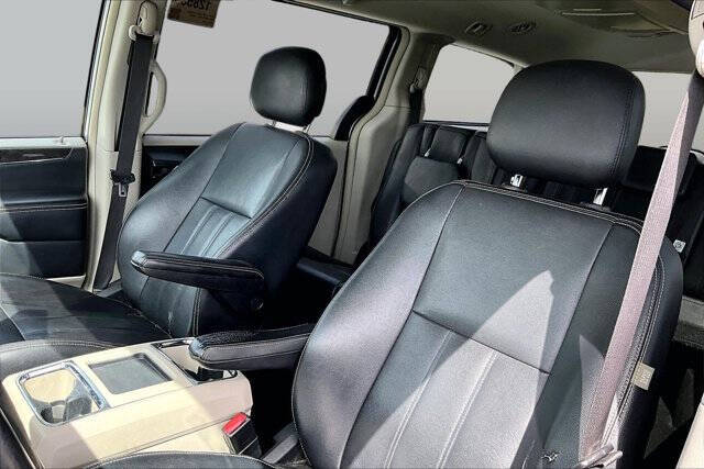 2014 Chrysler Town and Country Touring
