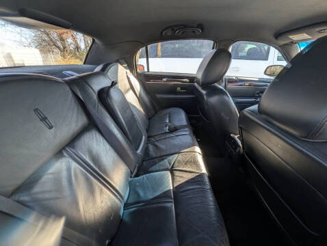 2011 Lincoln Town Car Signature Limited Fleet