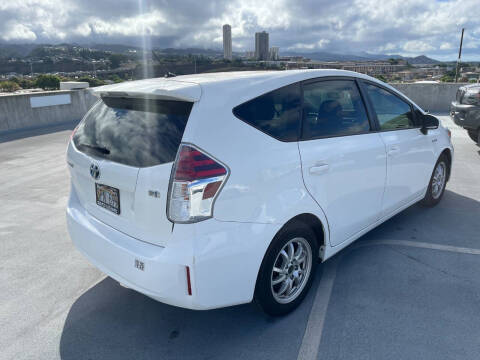 2015 Toyota Prius v Three
