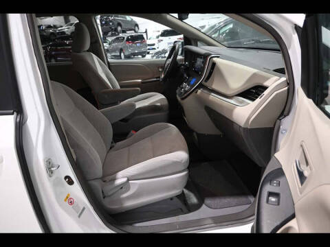 2019 Toyota Sienna LE Mobility 7-Passenger