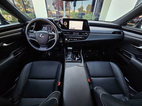 2025 Lexus ES 350