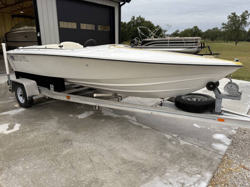 1990 Donzi Marine SWEET 16