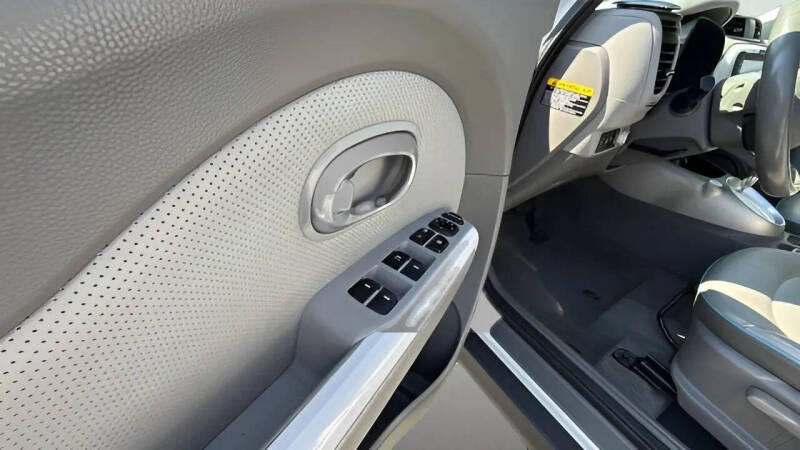 2016 Kia Soul EV +