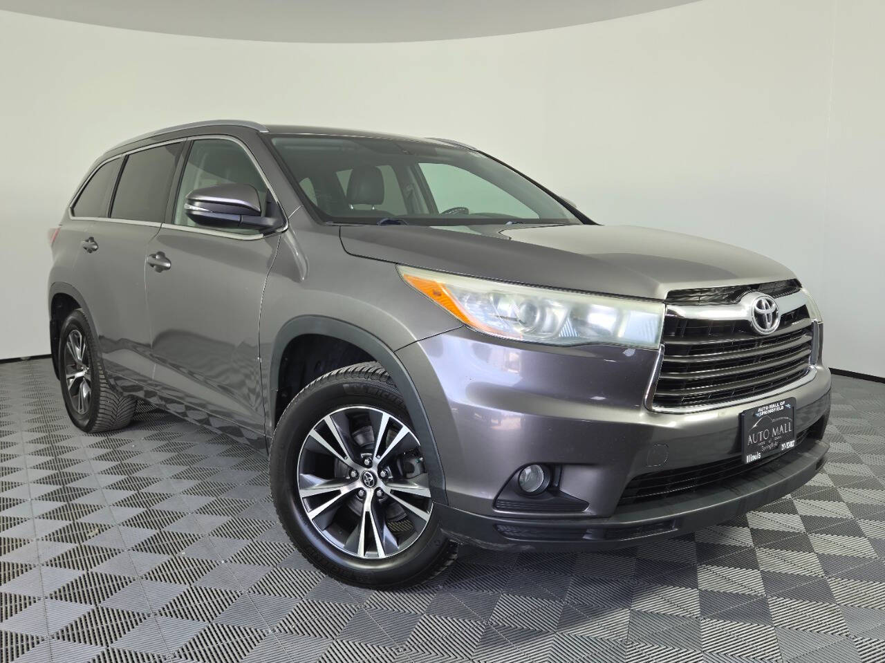 Gray 2016 Toyota Highlander XLE AWD SUV / Crossover All-Wheel Drive 6-Speed Automatic