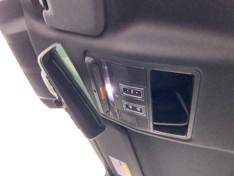 2023 Land Rover Defender 110 V8