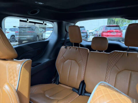 2023 Chrysler Pacifica Plug-In Hybrid Pinnacle