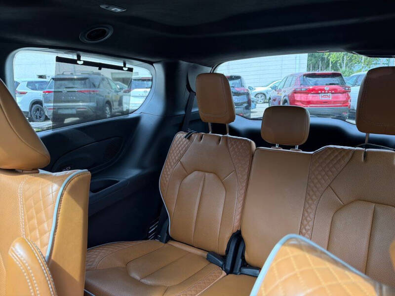 2023 Chrysler Pacifica Plug-In Hybrid Pinnacle