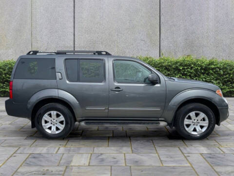 2006 Nissan Pathfinder LE