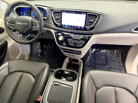 2024 Chrysler Pacifica Plug-In Hybrid Select