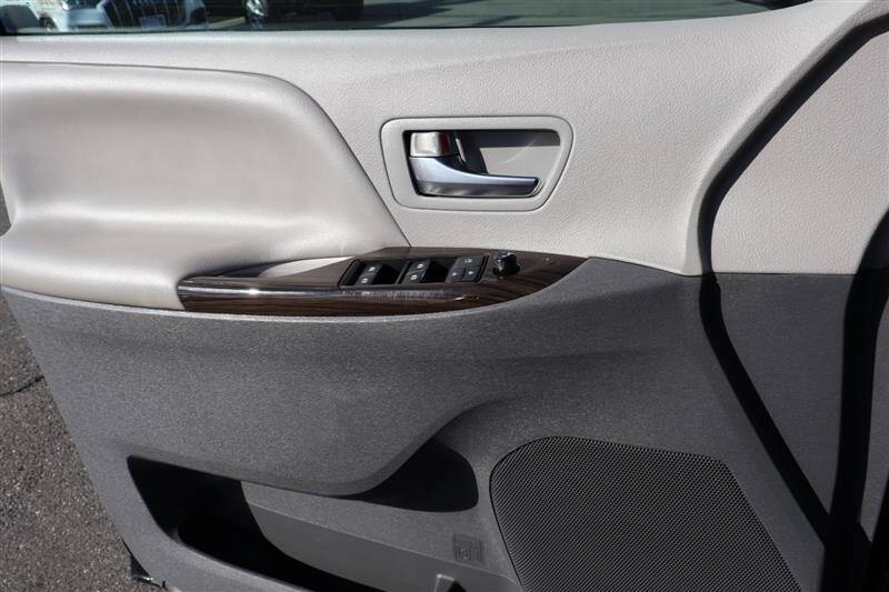 2020 Toyota Sienna XLE 8-Passenger