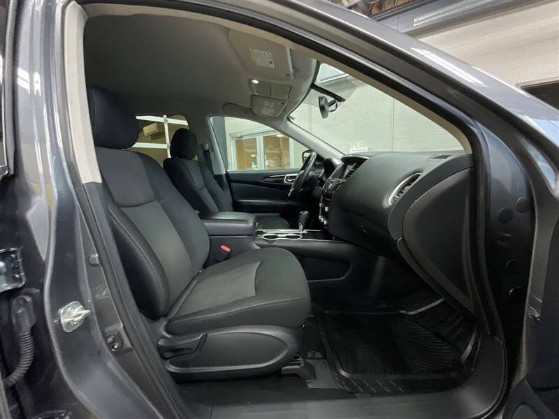 2020 Nissan Pathfinder SV