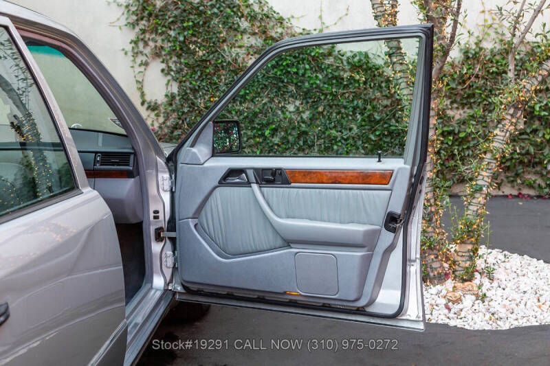 1992 Mercedes-Benz 400-Class 400 E