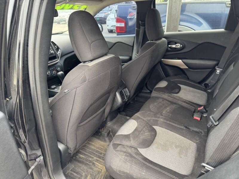 2017 Jeep Cherokee Sport