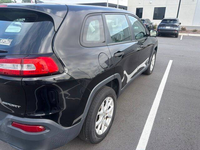 2017 Jeep Cherokee Sport