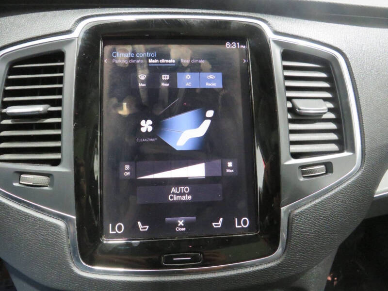 2022 Volvo XC90 T5 Momentum