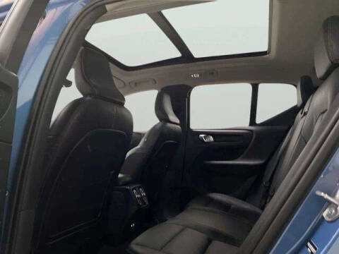 2025 Volvo XC40 B5 Plus Bright Theme