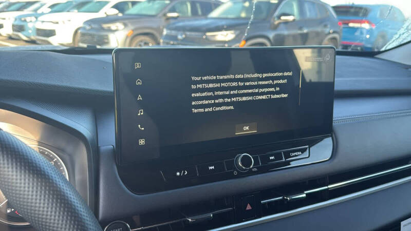 2025 Mitsubishi Outlander ES