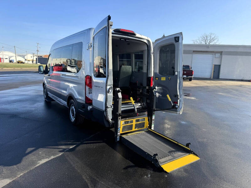 2022 Toyota Sienna LE's photo