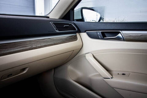 2017 Volkswagen Passat 1.8T SEL Premium