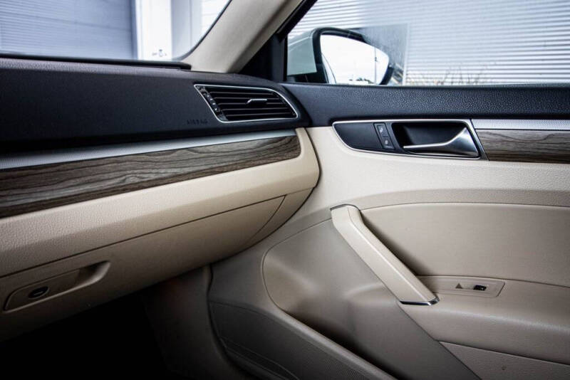 2017 Volkswagen Passat 1.8T SEL Premium