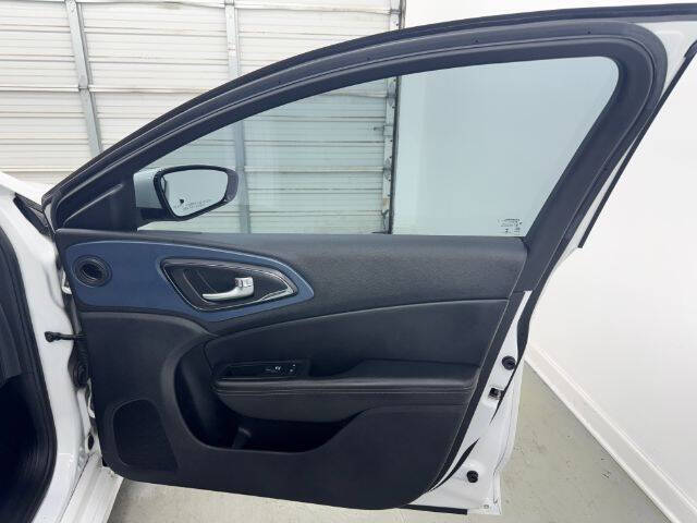 2015 Chrysler 200 S