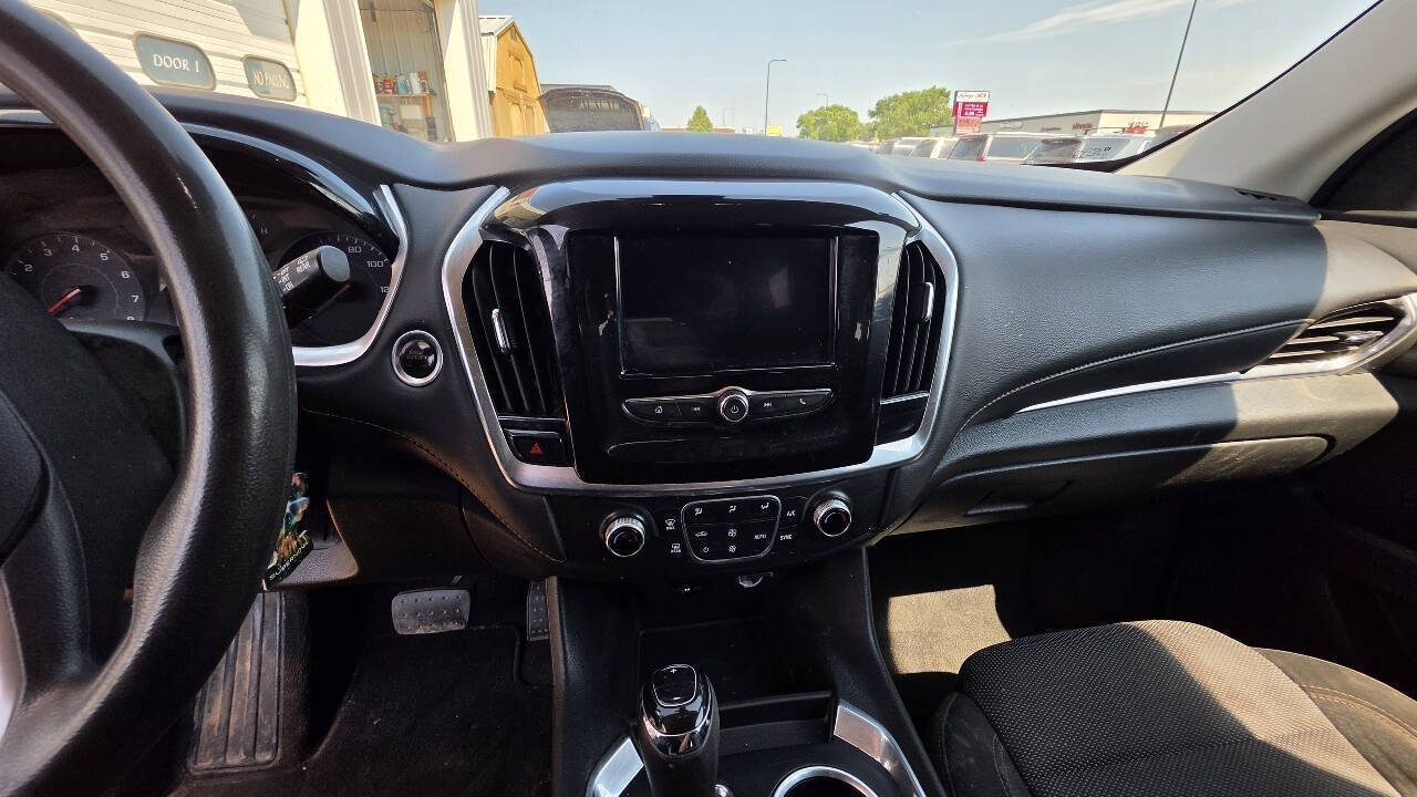 2020 Chevrolet Traverse LS 4x4 4dr SUV w/1FL - Silver Ice Metallic exterior view 7