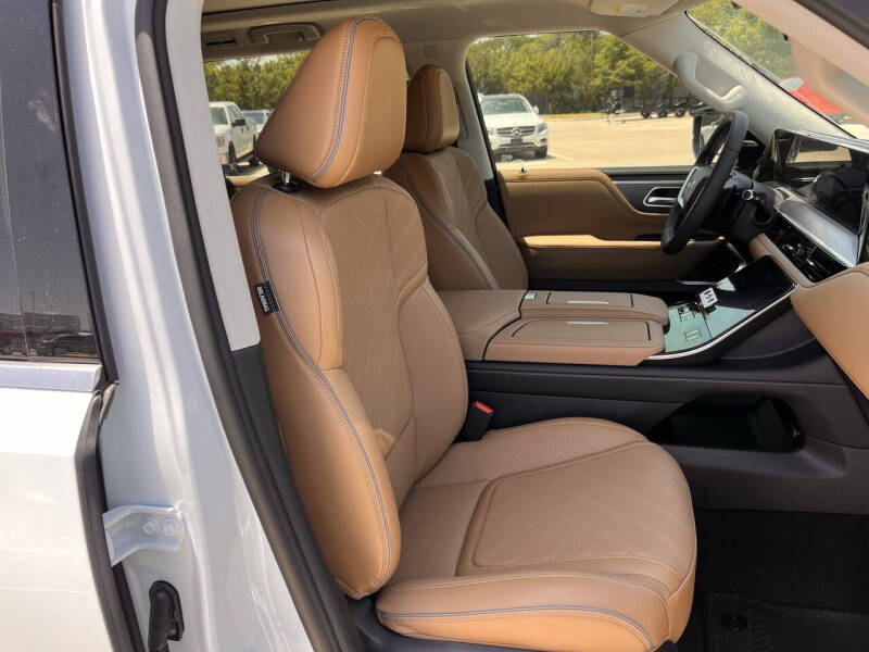 2027 Infiniti QX80 Luxe