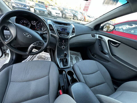 2015 Hyundai Elantra SE