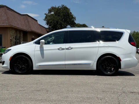 2017 Chrysler Pacifica Touring-L Plus