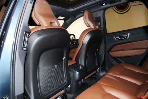 2022 Volvo XC60 B5 Momentum