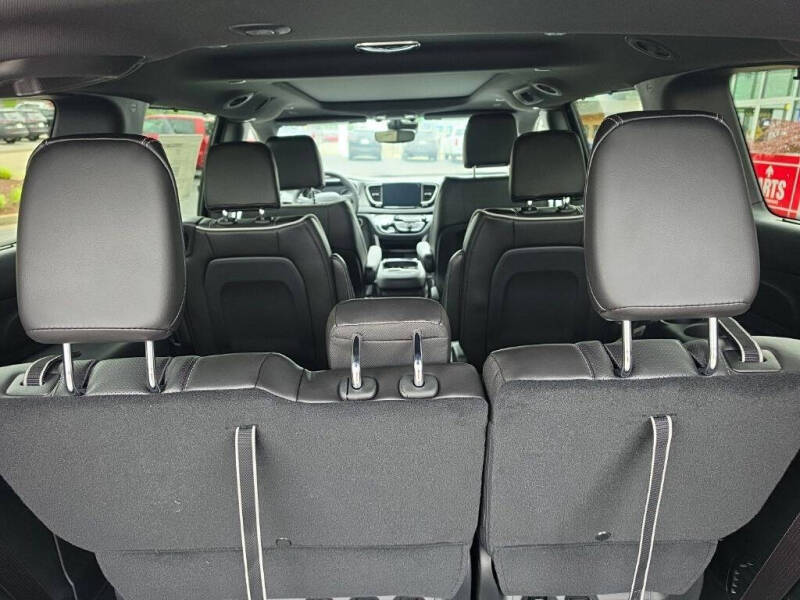 2027 Chrysler Pacifica Limited