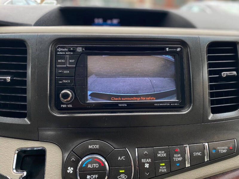 2013 Toyota Sienna XLE 8-Passenger