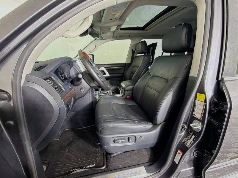 2016 Toyota Land Cruiser