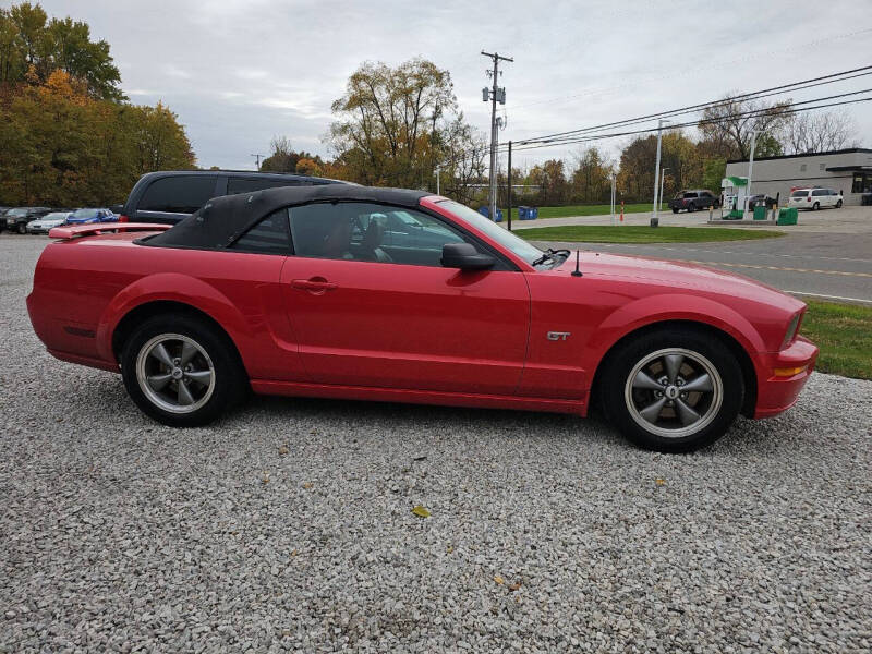 2006 Ford Mustang GT Deluxe photo 2