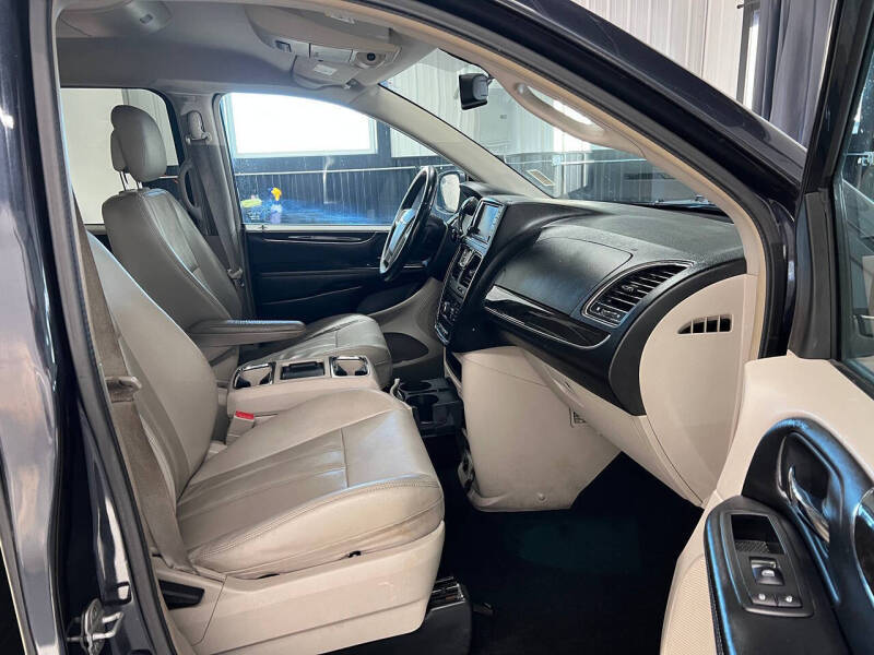 2013 Chrysler Town and Country Touring