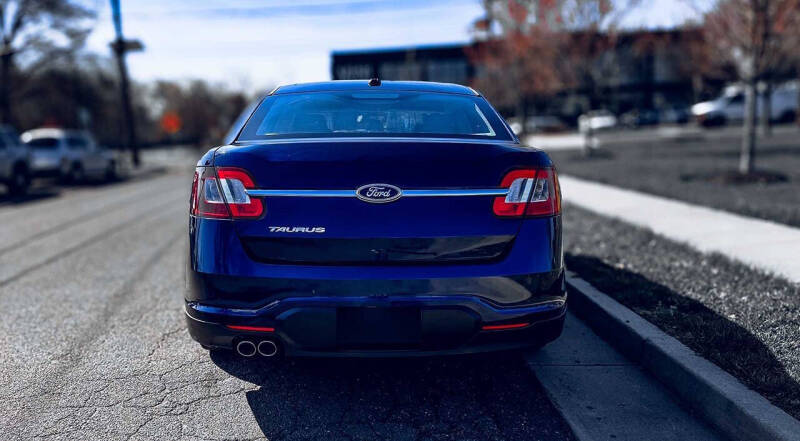 2011 Ford Taurus SE